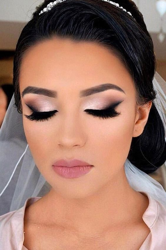 Maquiagem de Casamento: Dicas e Truques para Arrasar no Grande Dia